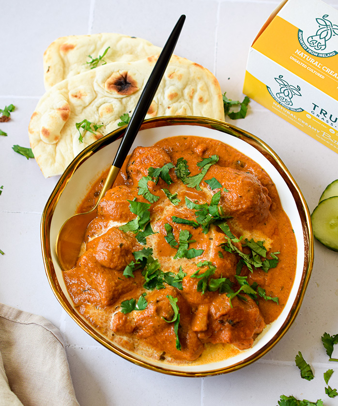 butter chicken with rice and naan bread