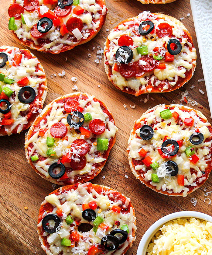 mini pizza bagels recipe image